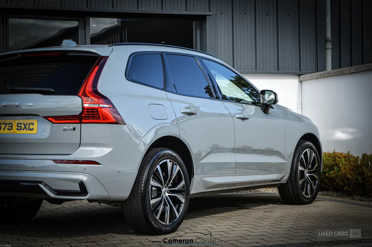 Volvo XC60 DIESEL ESTATE - Image 4