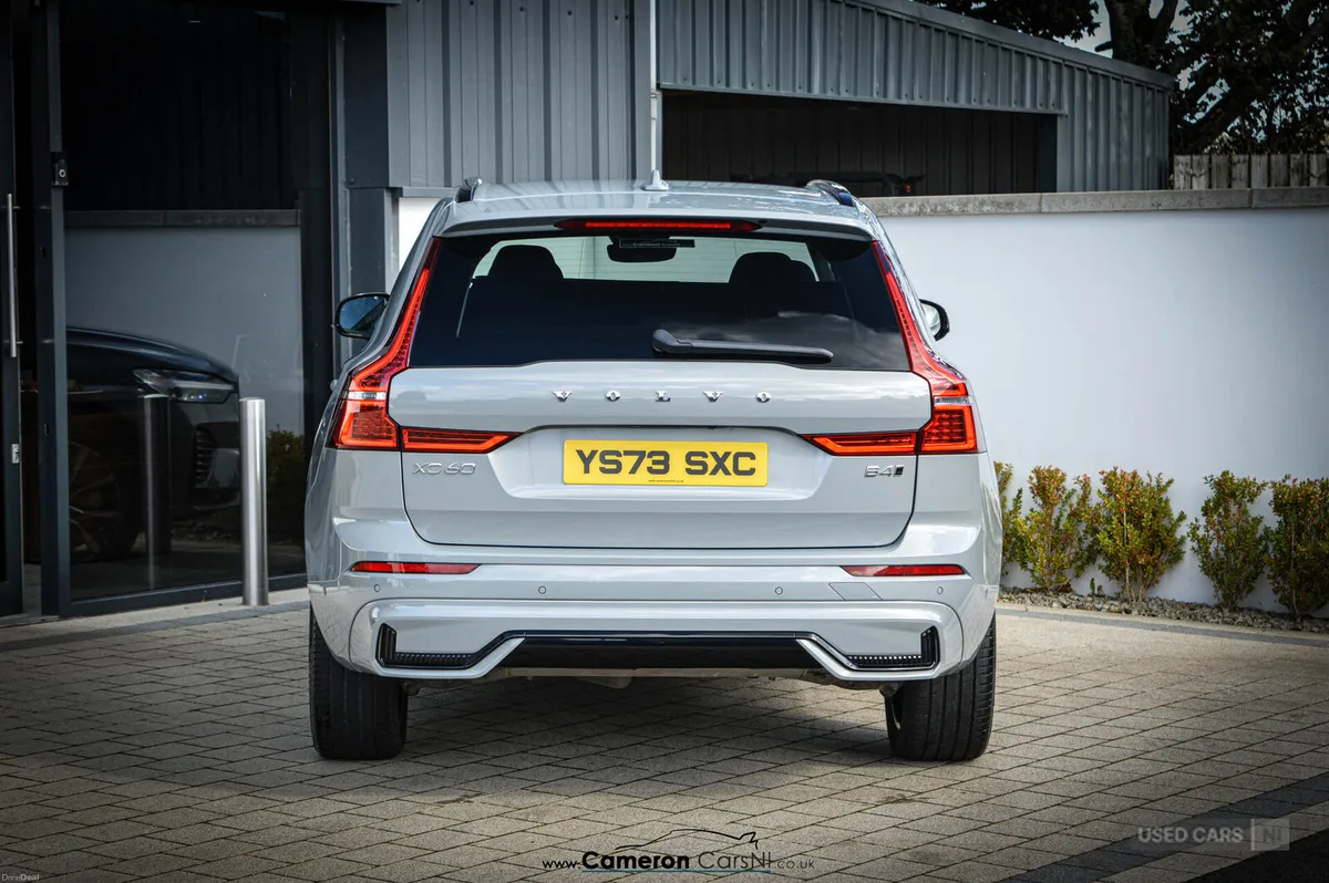 Volvo XC60 DIESEL ESTATE - Image 6
