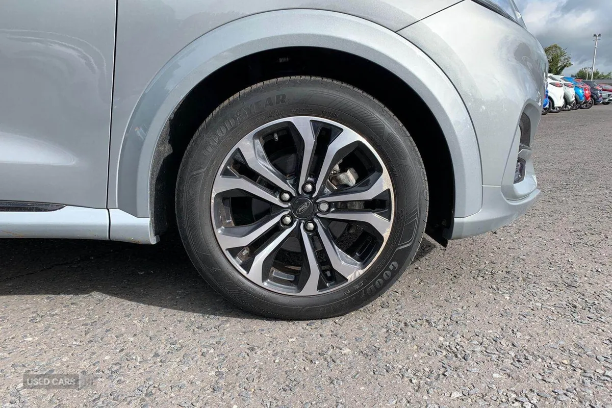 Ford Puma 1.0T 125PS ST-Line Auto in Solar Silver - Image 6