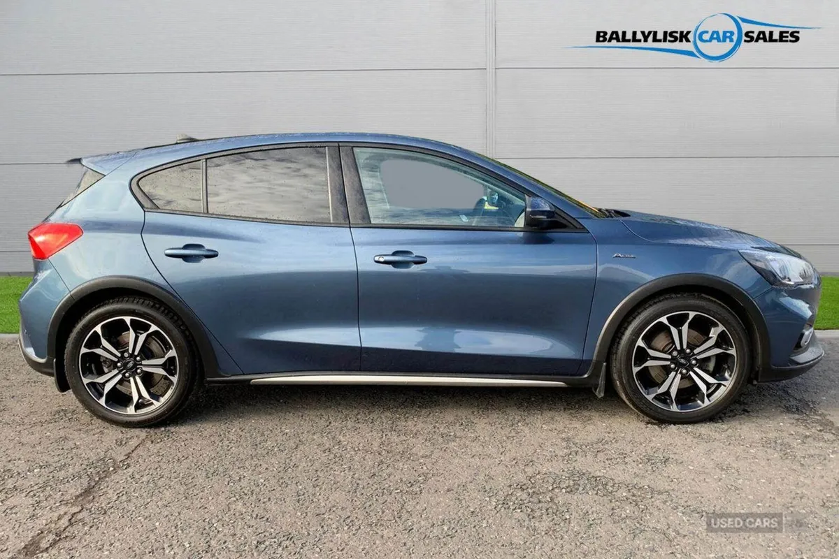 Ford Focus 1.0T 125PS Active X in Chrome Blue with - Image 3