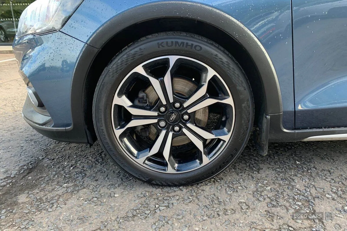 Ford Focus 1.0T 125PS Active X in Chrome Blue with - Image 6