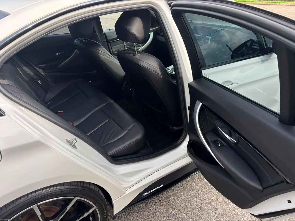 BMW 3-Series 2017 MSport Auto - Image 4
