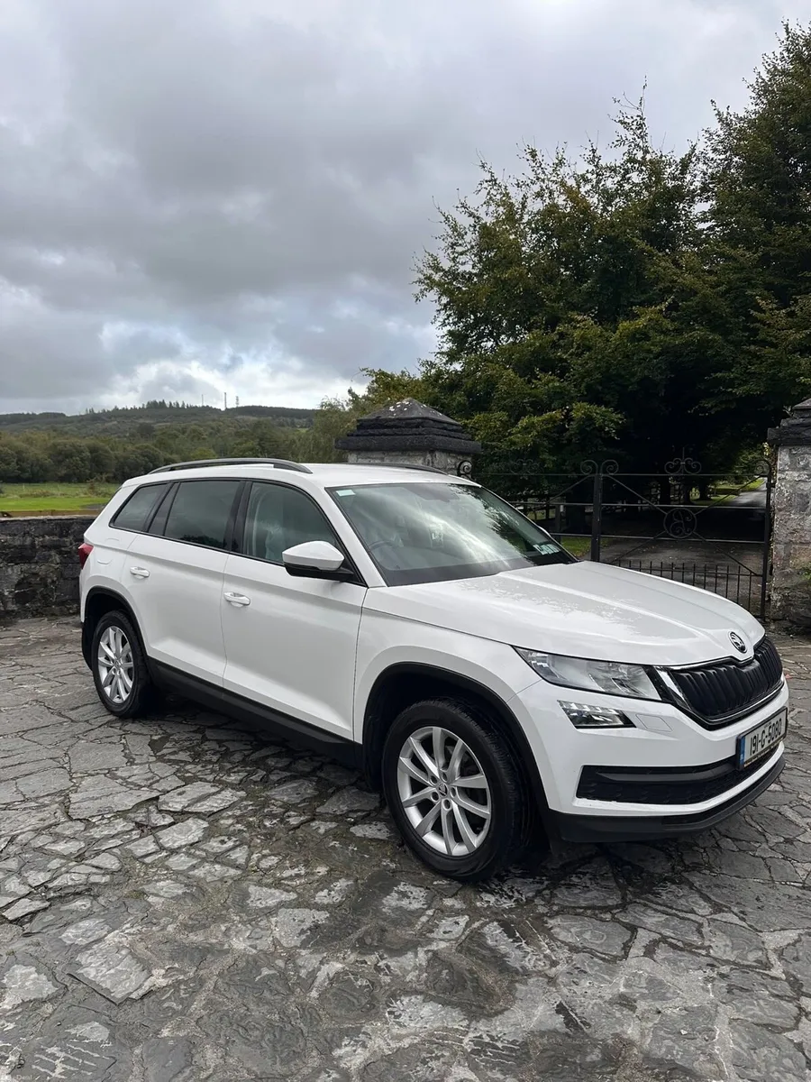 White Skoda Kodiaq 2.0 TDI SE - Image 1