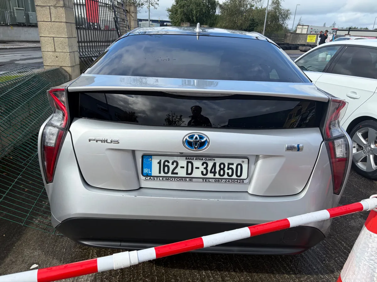2016 toyota Prius 1.8 hybrid automatic - Image 5