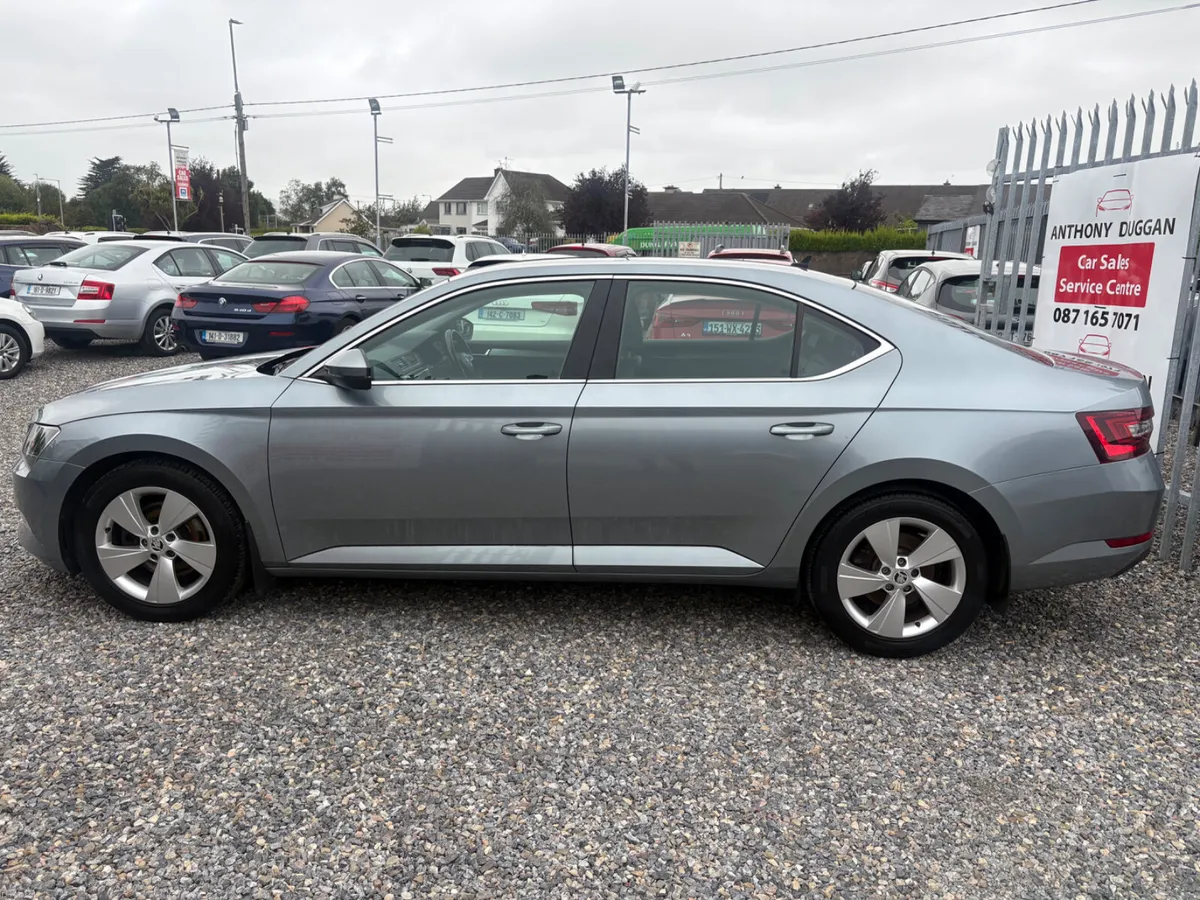 2017 Skoda Superb VERY LOW KMS - Image 4