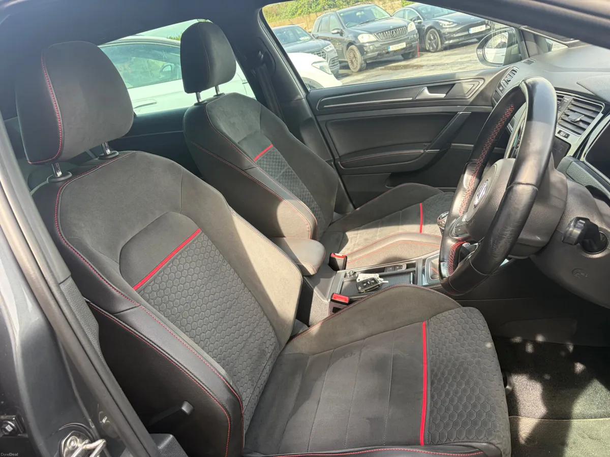 Volkswagen Golf GTI Performance Pack - Image 4