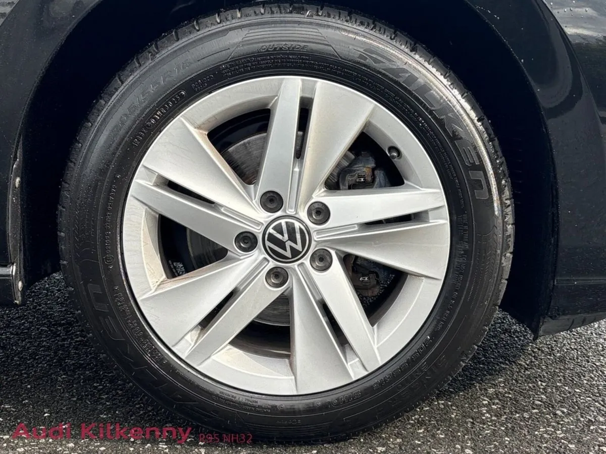 Volkswagen Golf 1.0 TSI 110HP Life - Image 6