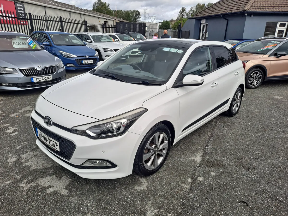 Hyundai i20 2015 1.2 PREMIUM SUNROOF VERY LOW KMS - Image 4
