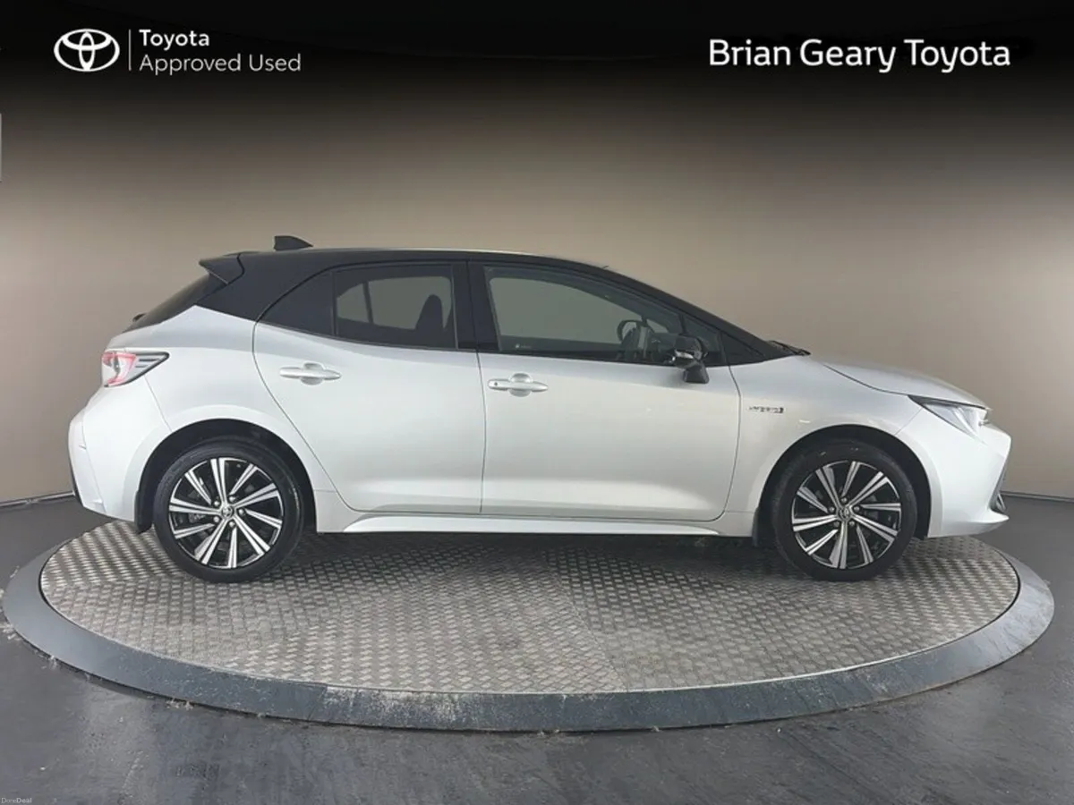Toyota Corolla HYBRID LunaSport Hatch - Image 3