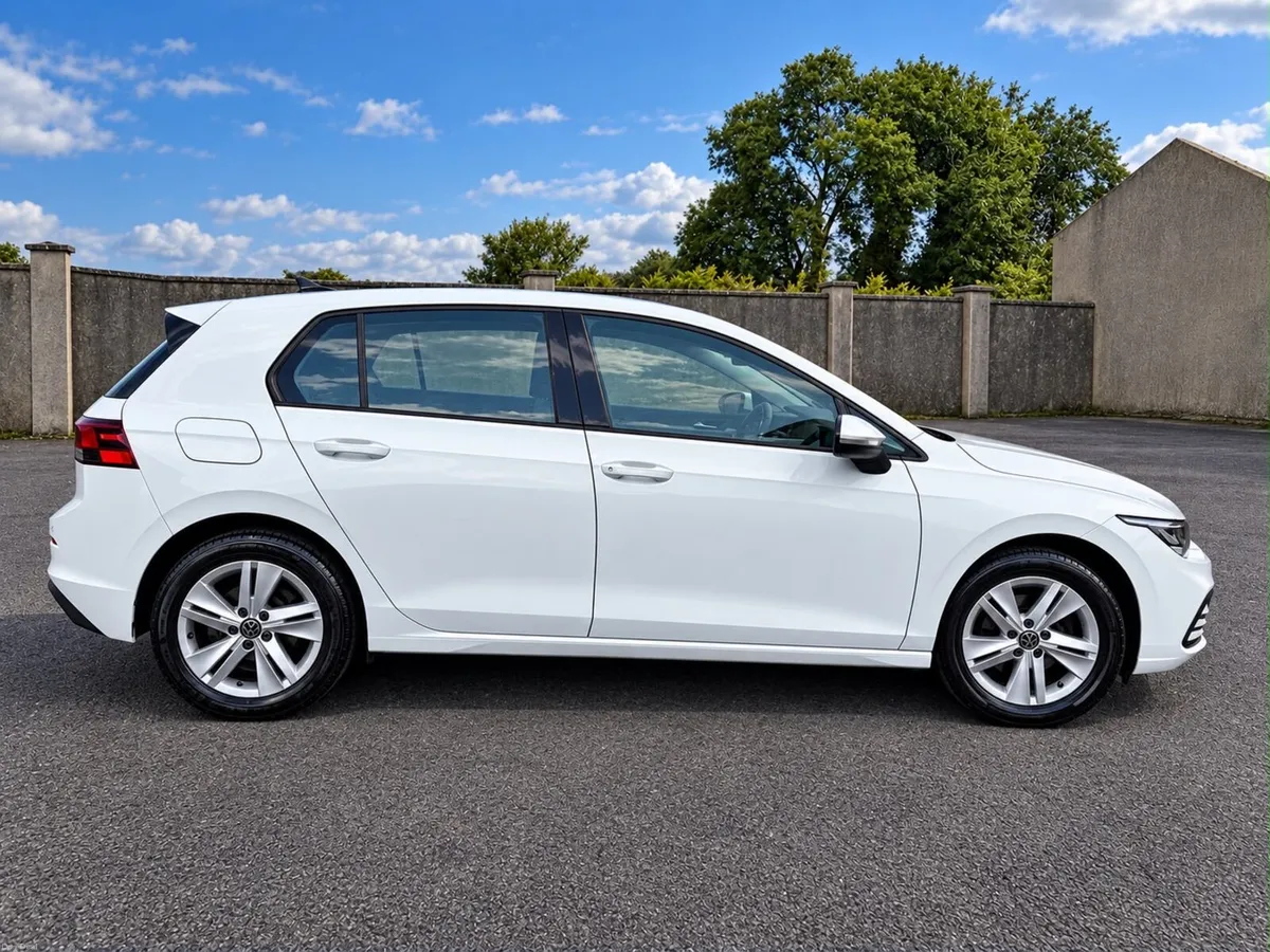 2021 Volkswagen Golf 2.0 TDI LIFE 115PS 5DR - Image 2