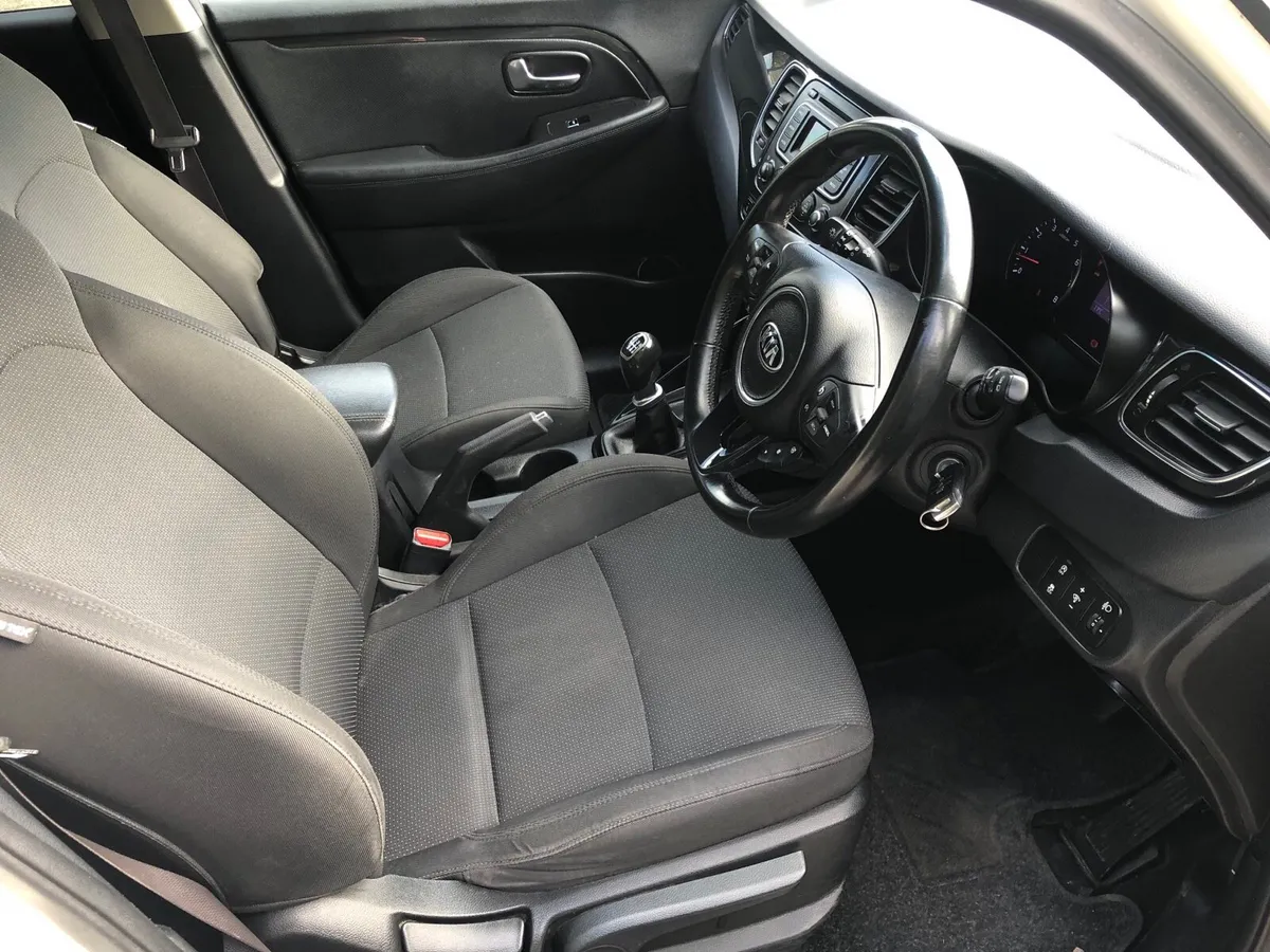 Kia carens 7 seater 1.6 petrol taxed & tested - Image 5