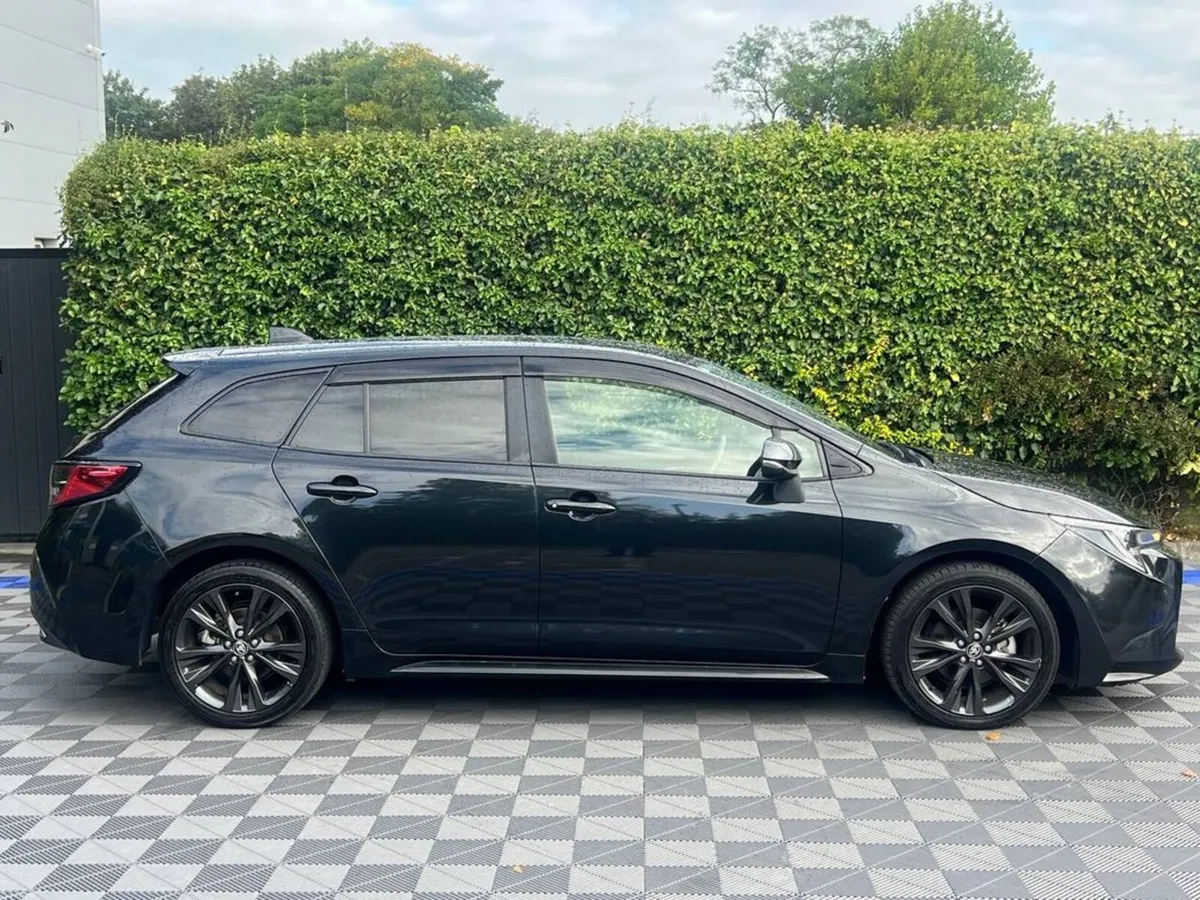 Toyota Corolla TOURING WXB 1.8 HYBRID AUTO // 18" - Image 2