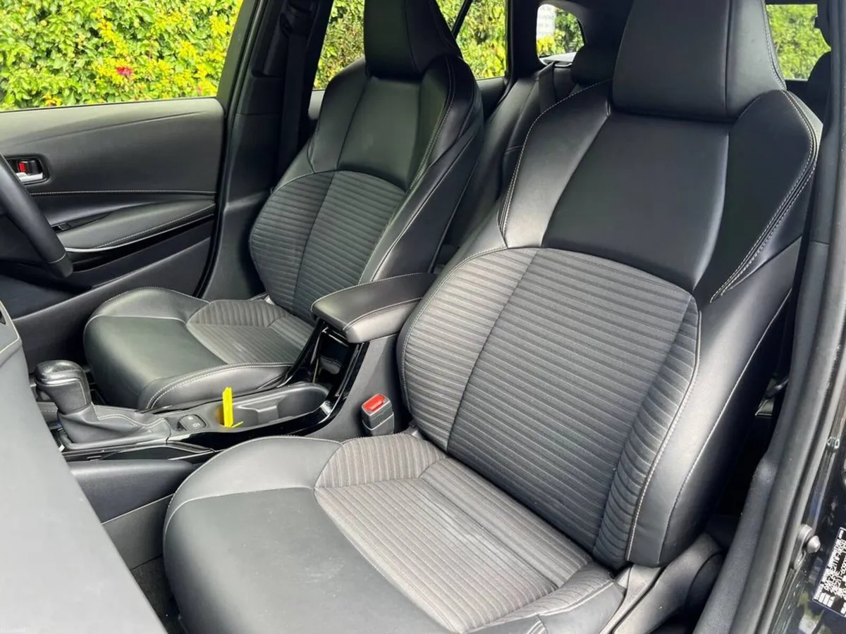 Toyota Corolla TOURING WXB 1.8 HYBRID AUTO // 18" - Image 6