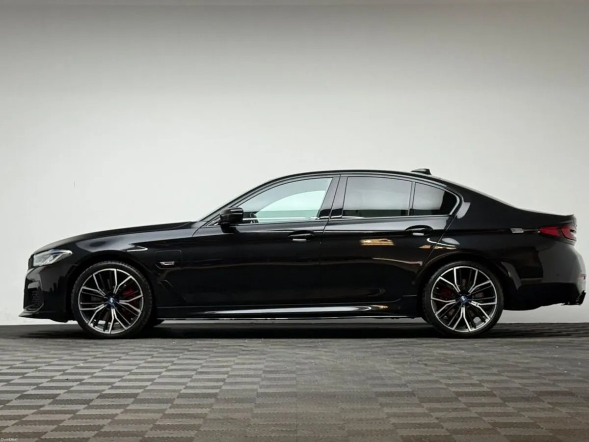 BMW 5-Series 545E M SPORT XDRIVE - Image 4