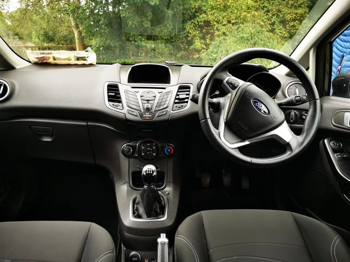 Ford Fiesta 2016 - Image 2