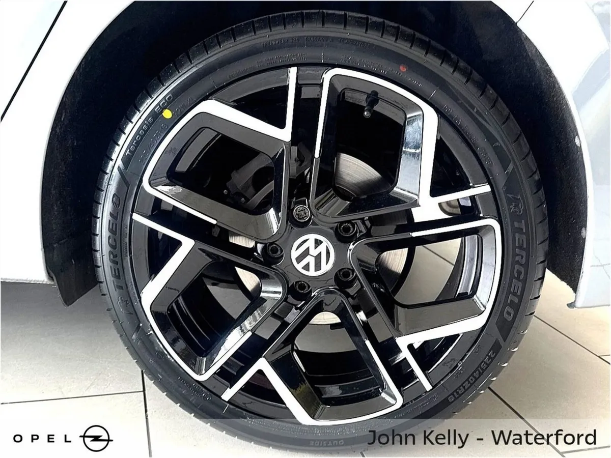 Volkswagen Golf 2.0 TDI 115HP Life - Image 6