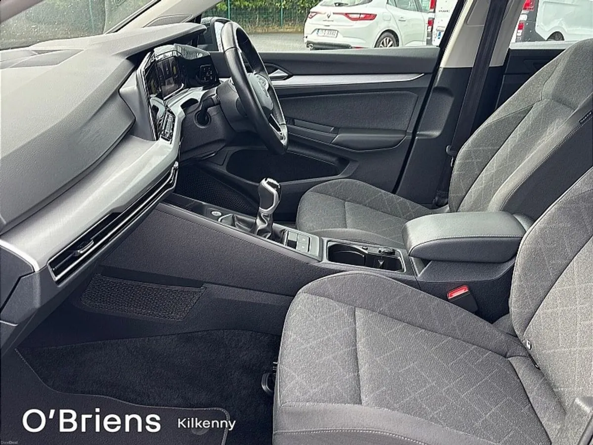 Volkswagen Golf 1.0 TSI 110HP Life - Image 4