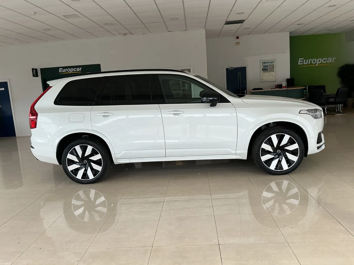 Volvo XC90 2024 T8 455 RECHARGE PLUS AWD PHEV - Image 4