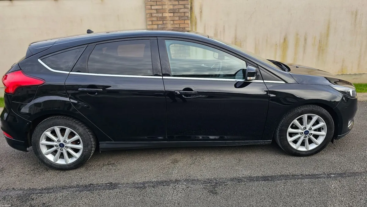 Ford Focus Titanium 2018 - Image 2