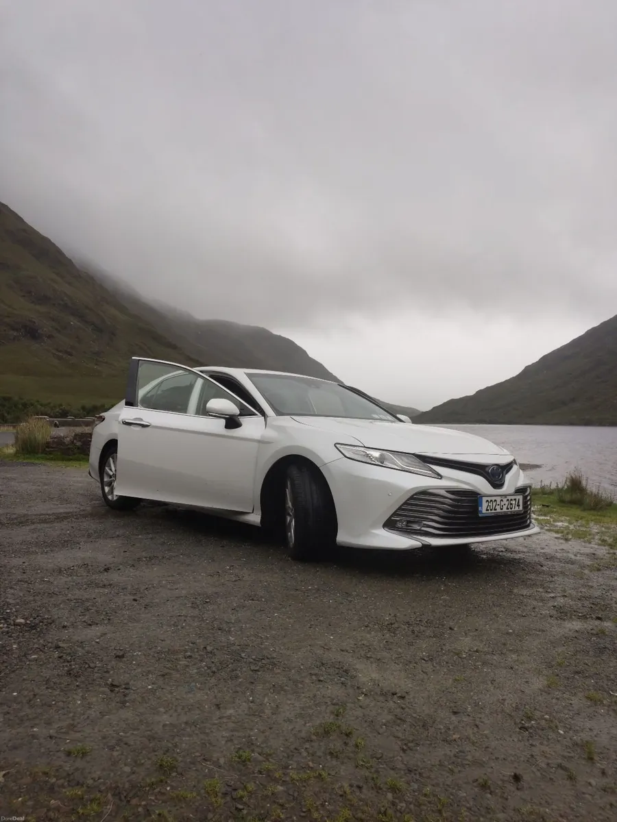 Toyota Camry 2.5 HYBRID / AUTOMATIC - Image 6