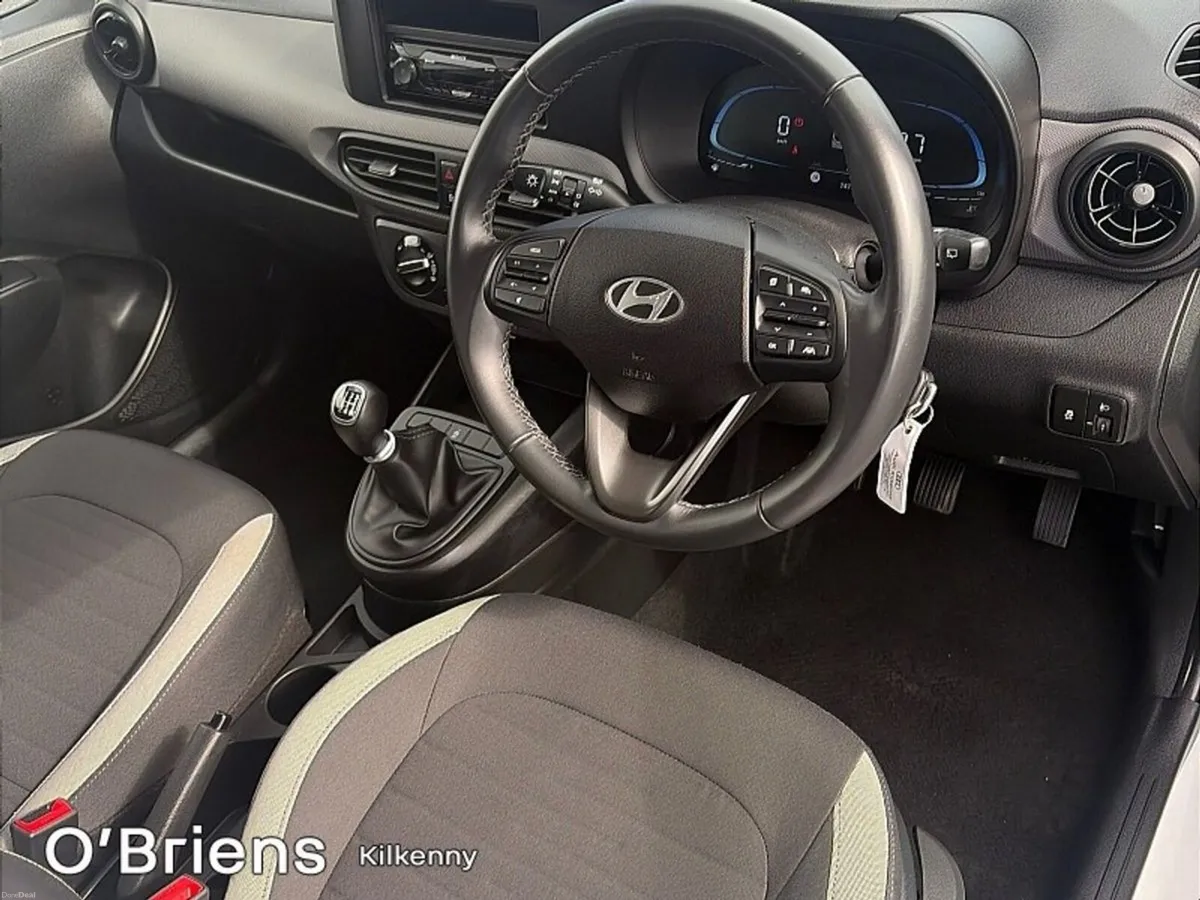 Hyundai i10 CLASSIC 1.0 PRISTINE CONDITION 1 OWNER - Image 5