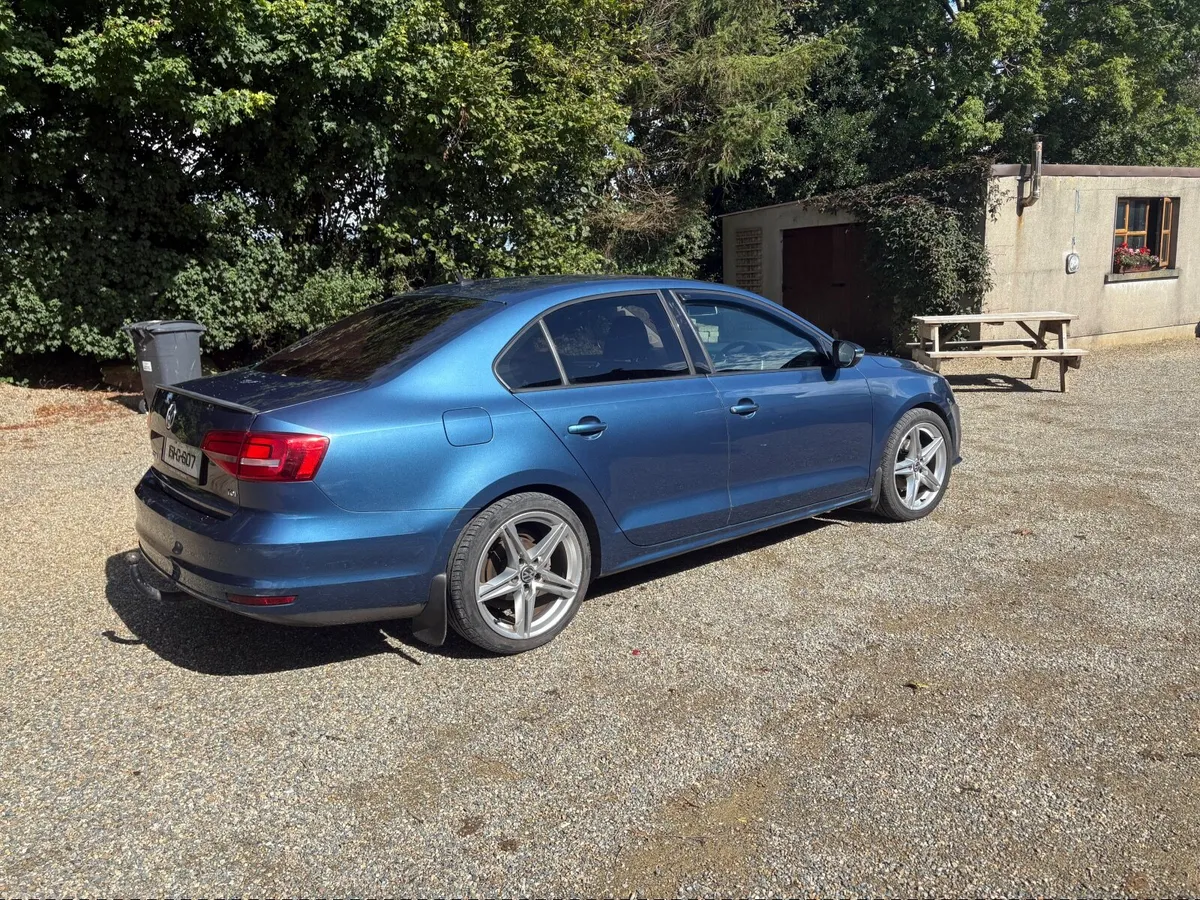 Volkswagen Jetta 2015 - Image 5