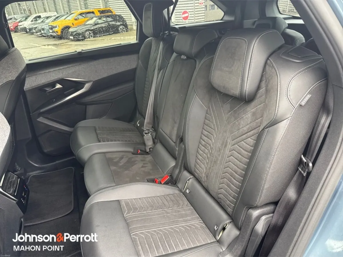Peugeot 5008 BEV 73kwh 210hp GT - Image 5