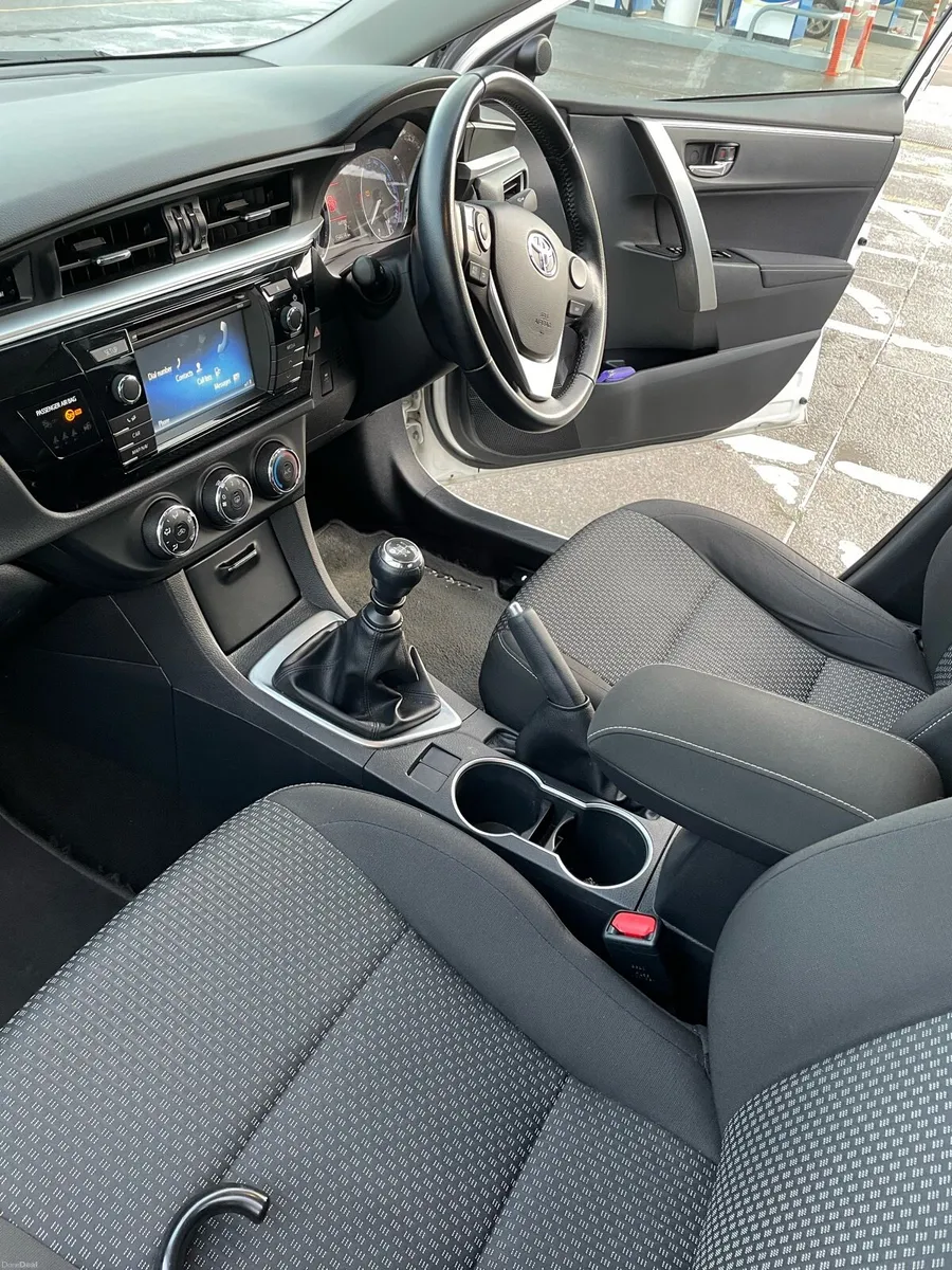 Toyota Corolla - Image 4