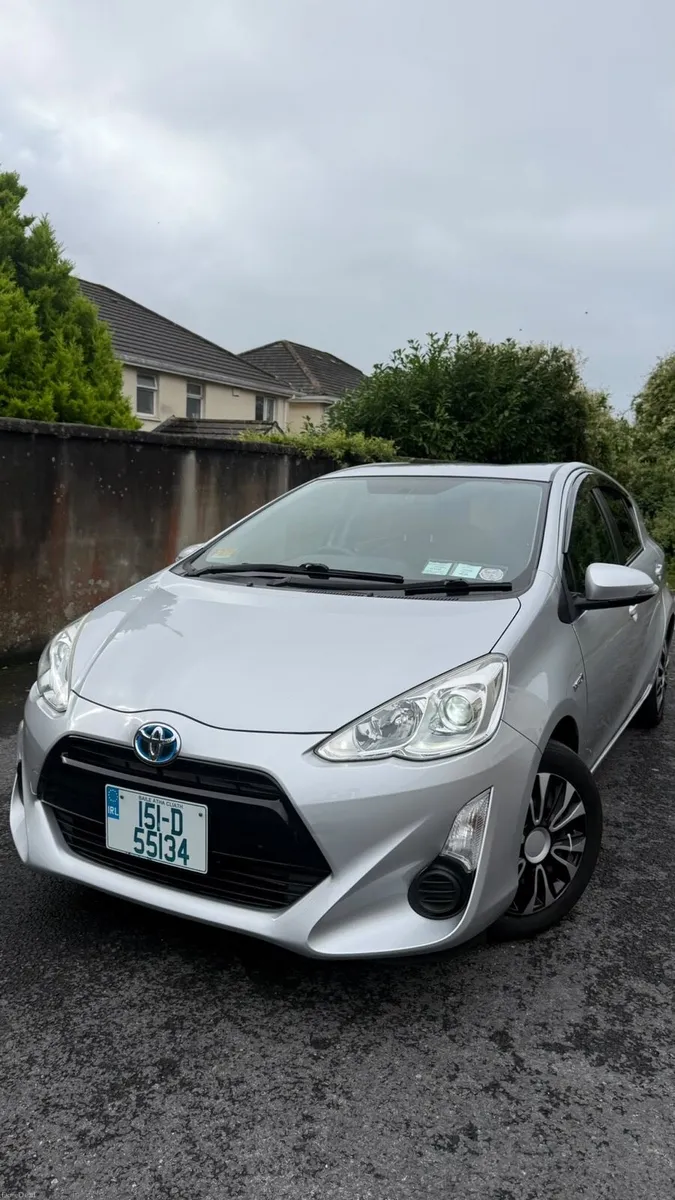 TOYOTA AQUA Hybrid - Image 2