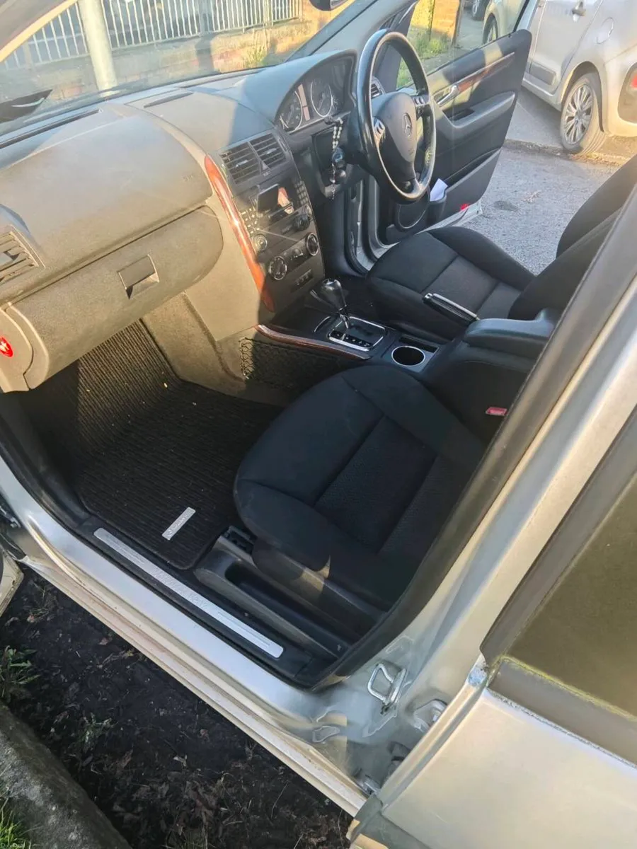 Car - Image 3