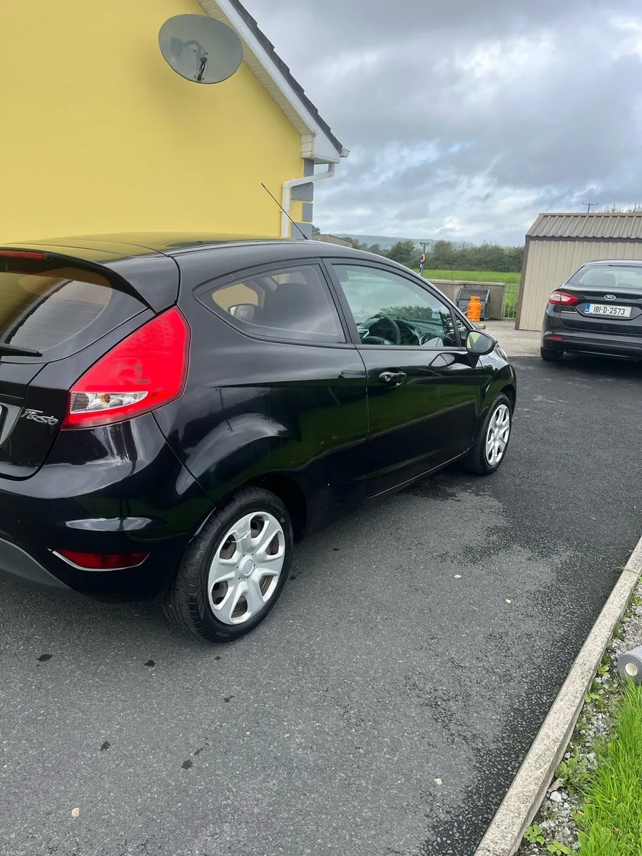 2011 Ford fiesta - Image 3