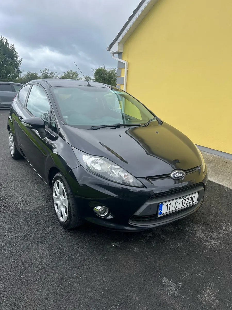 2011 Ford fiesta - Image 2
