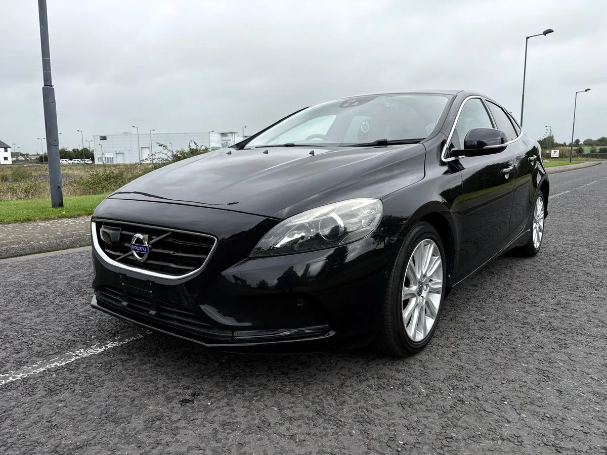 2015 Volvo V40, 1.6 Petrol, Automatic - Image 6