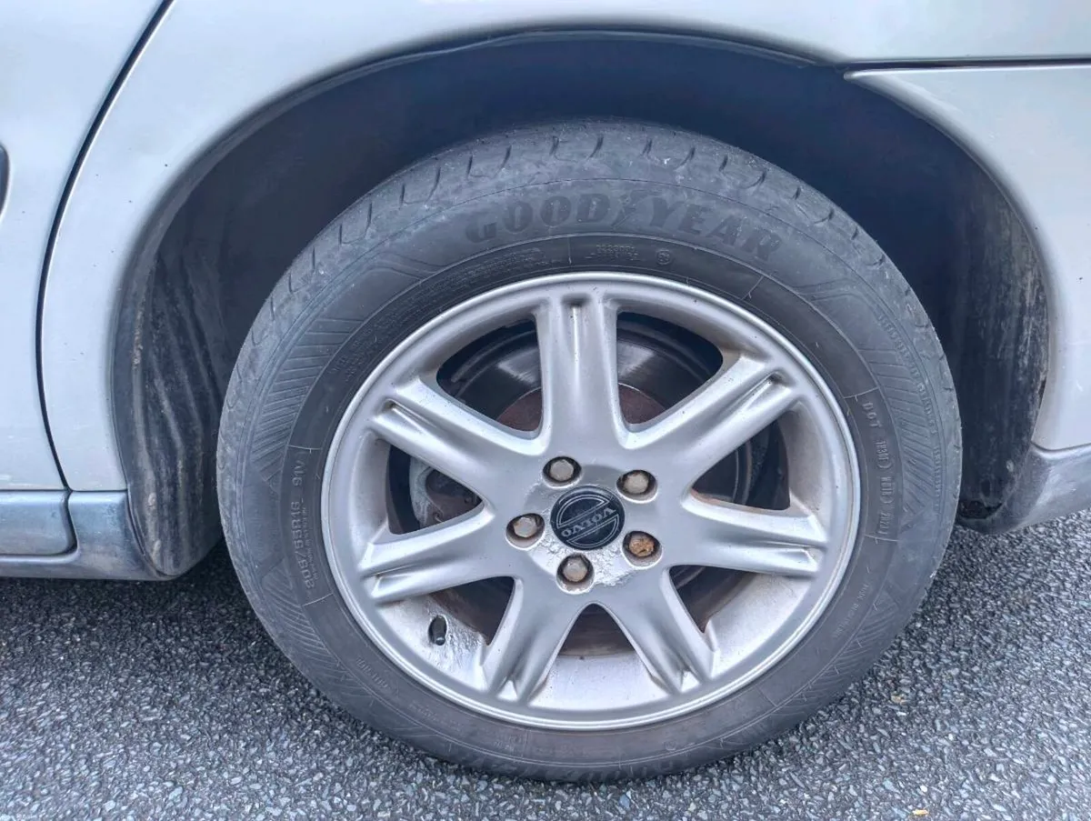 2003 s60 2.0T manual Breaking or sale - Image 5