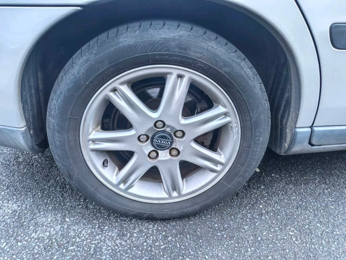 2003 s60 2.0T manual Breaking or sale - Image 3