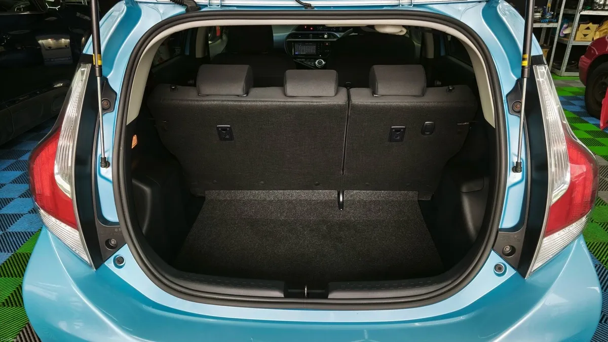 Car - Image 6