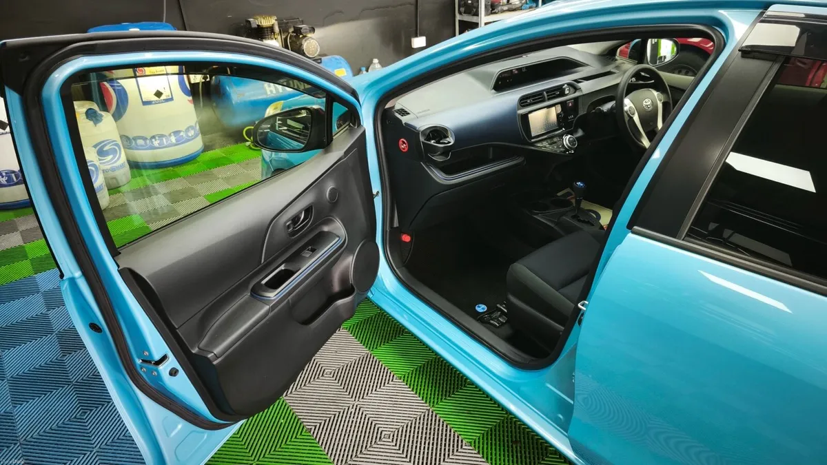 Car - Image 2
