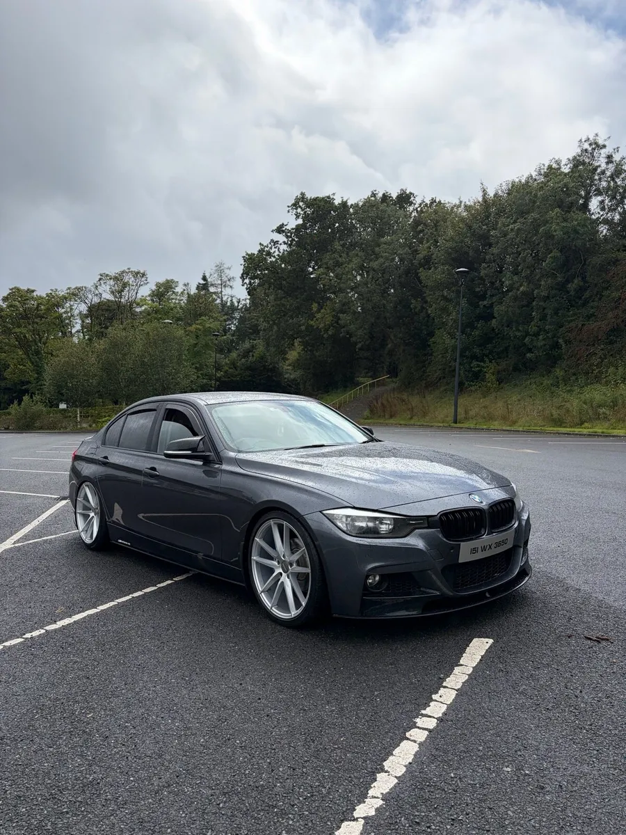 BMW 320d - Image 1