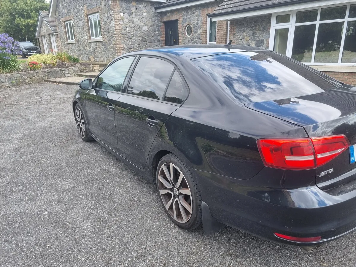 Volkswagen Jetta 2015 - Image 4