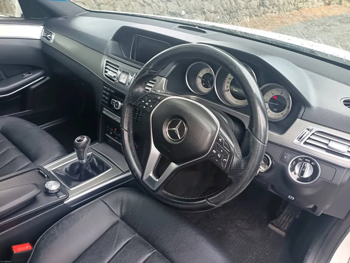 Mercedes E220 6 speed manual - Image 4