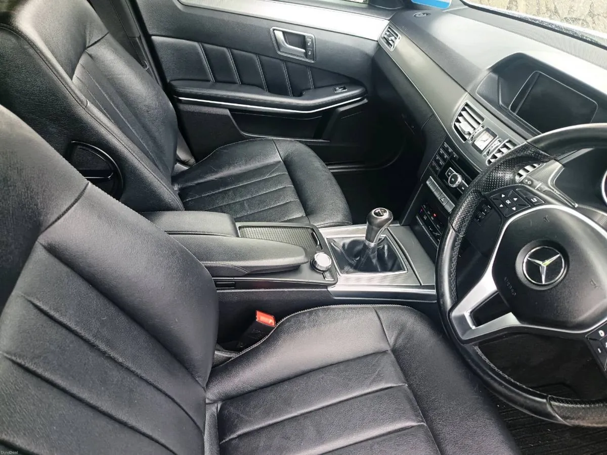 Mercedes E220 6 speed manual - Image 6