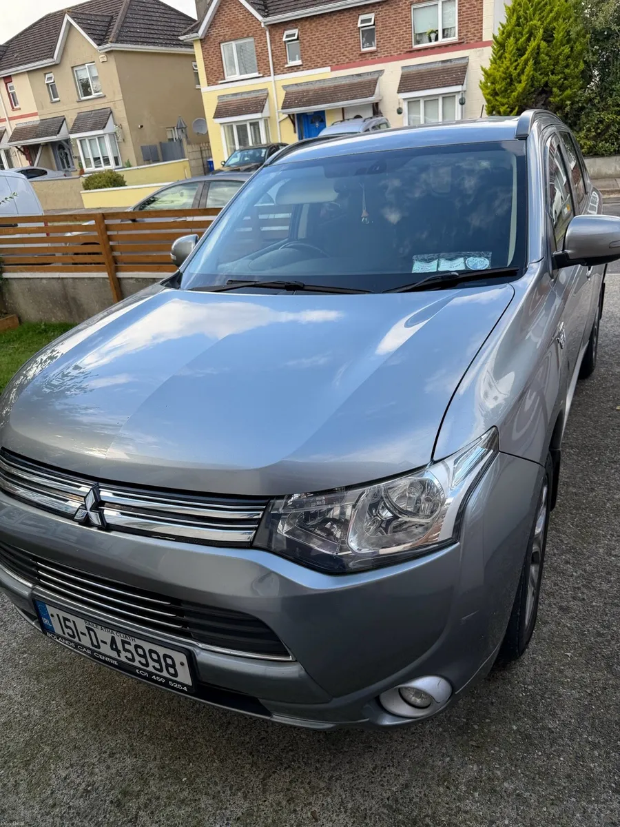15 Mitsubishi Outlander PHEV 4W - Image 2