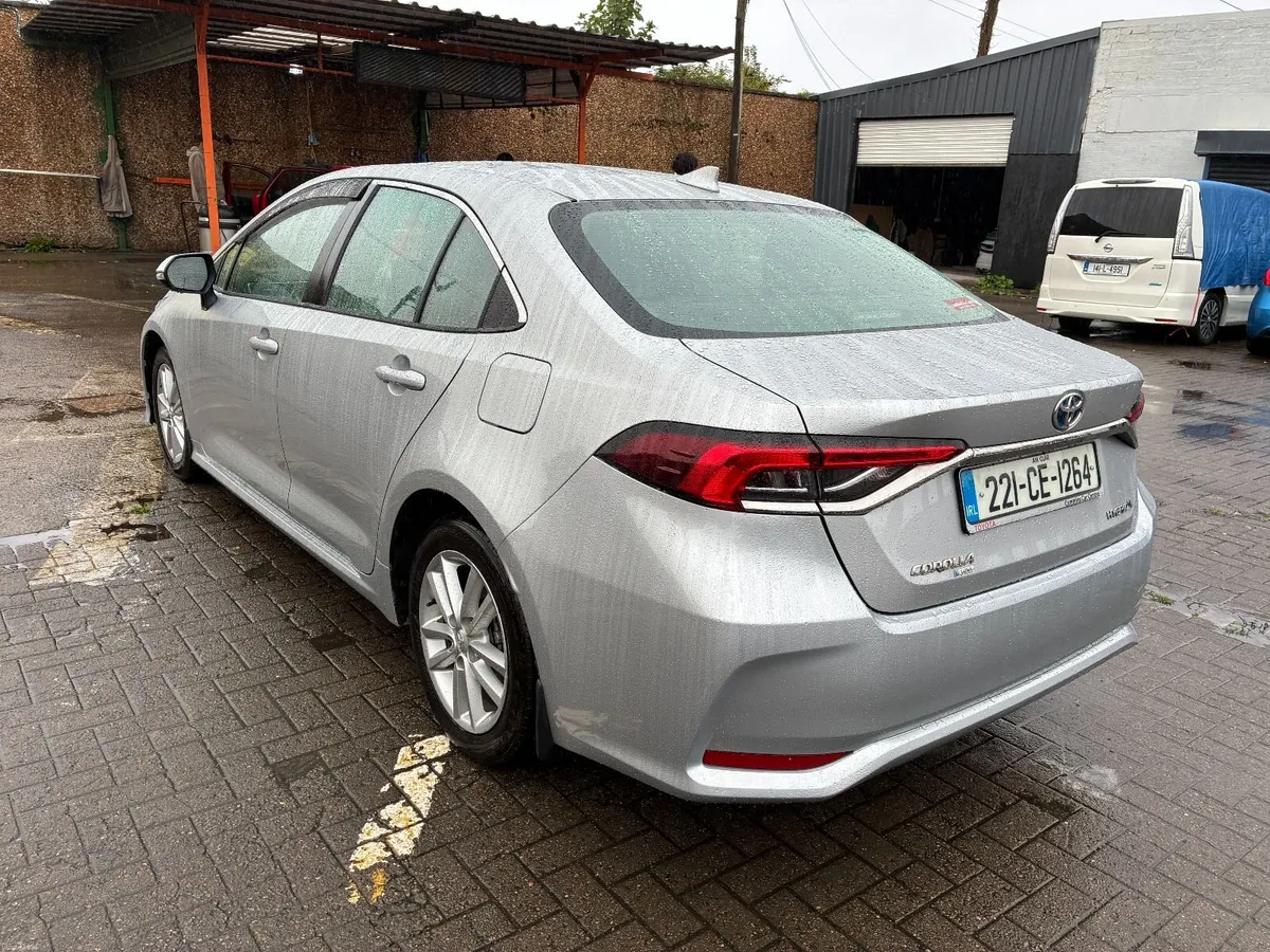 Toyota Corolla 2022 1.8Petrol Hybrid AUTO - Image 3