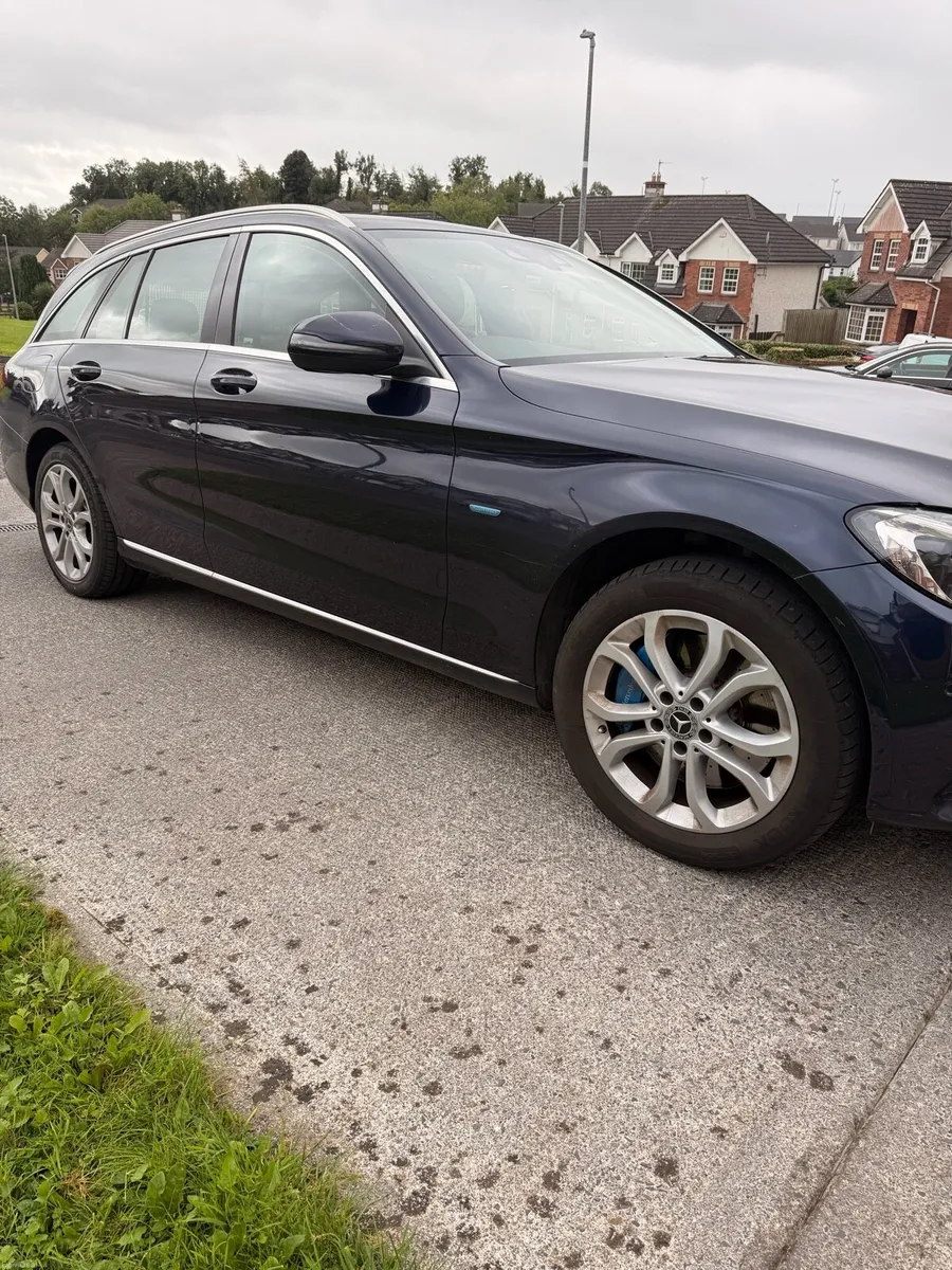 2107 Mercedes C350e - Image 4