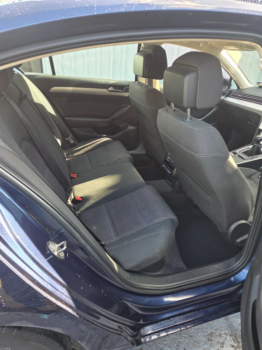 Volkswagen Passat 2015 - Image 5