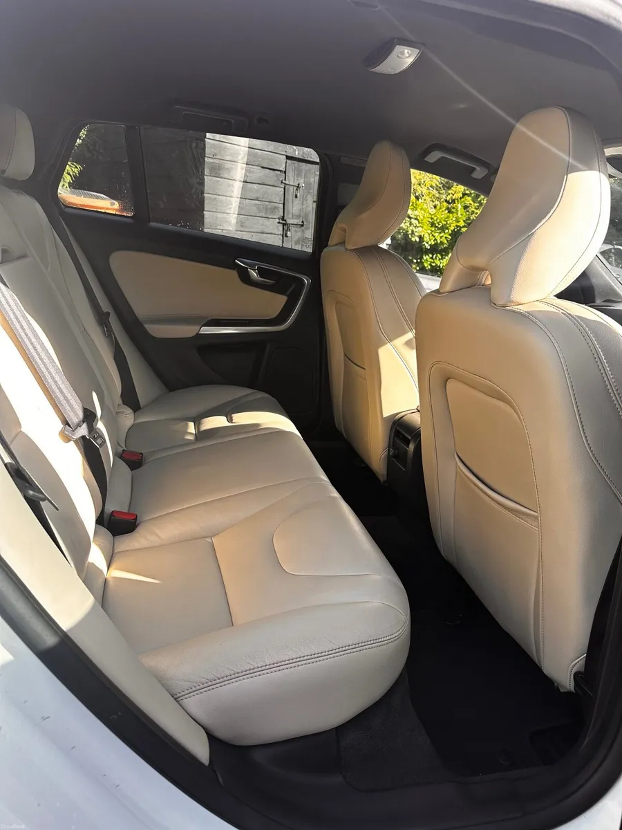 Volvo V60 2017 - Image 2