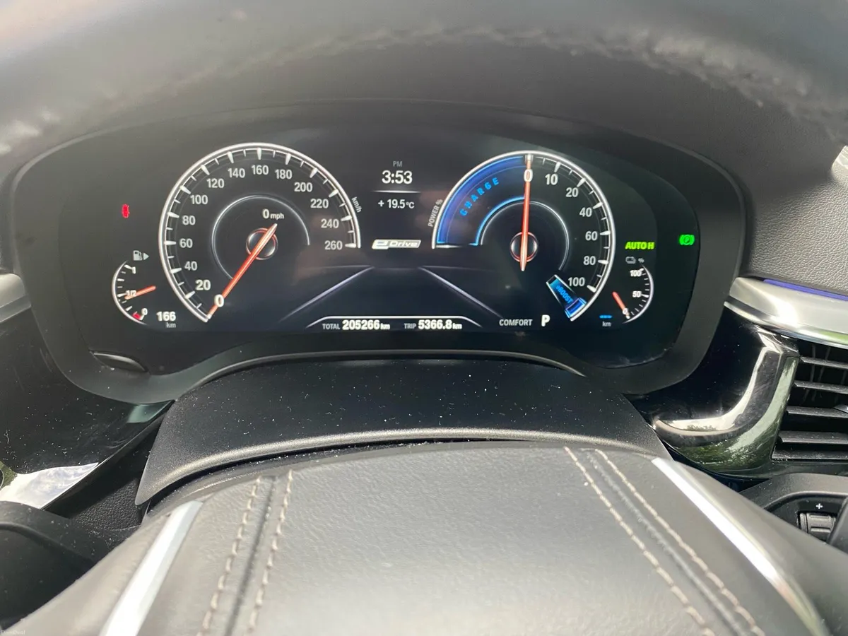 BMW 530e - Image 2