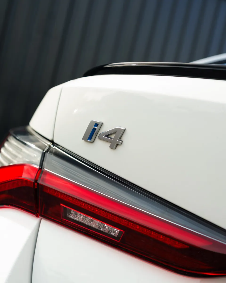 BMW i4 edrive 35 - Image 2