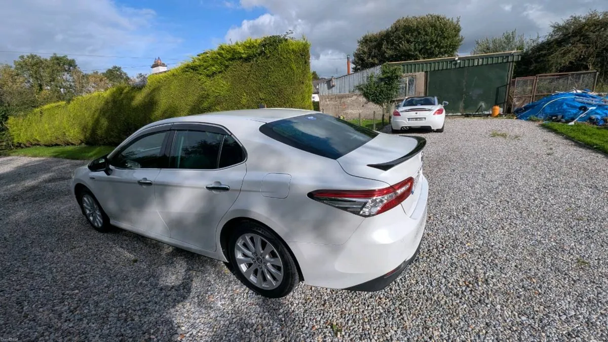 Toyota Camry Hybrid - Image 4