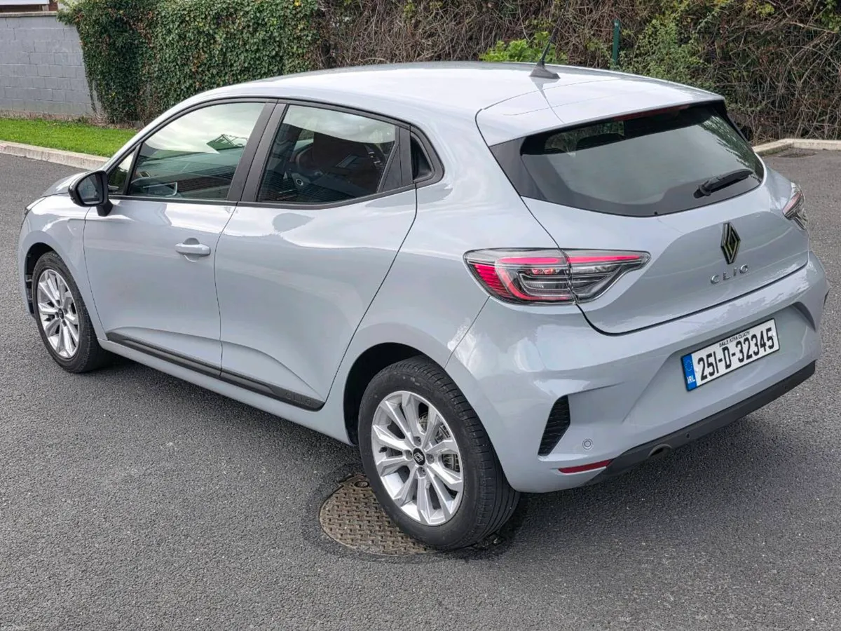 Renault Clio - Image 4